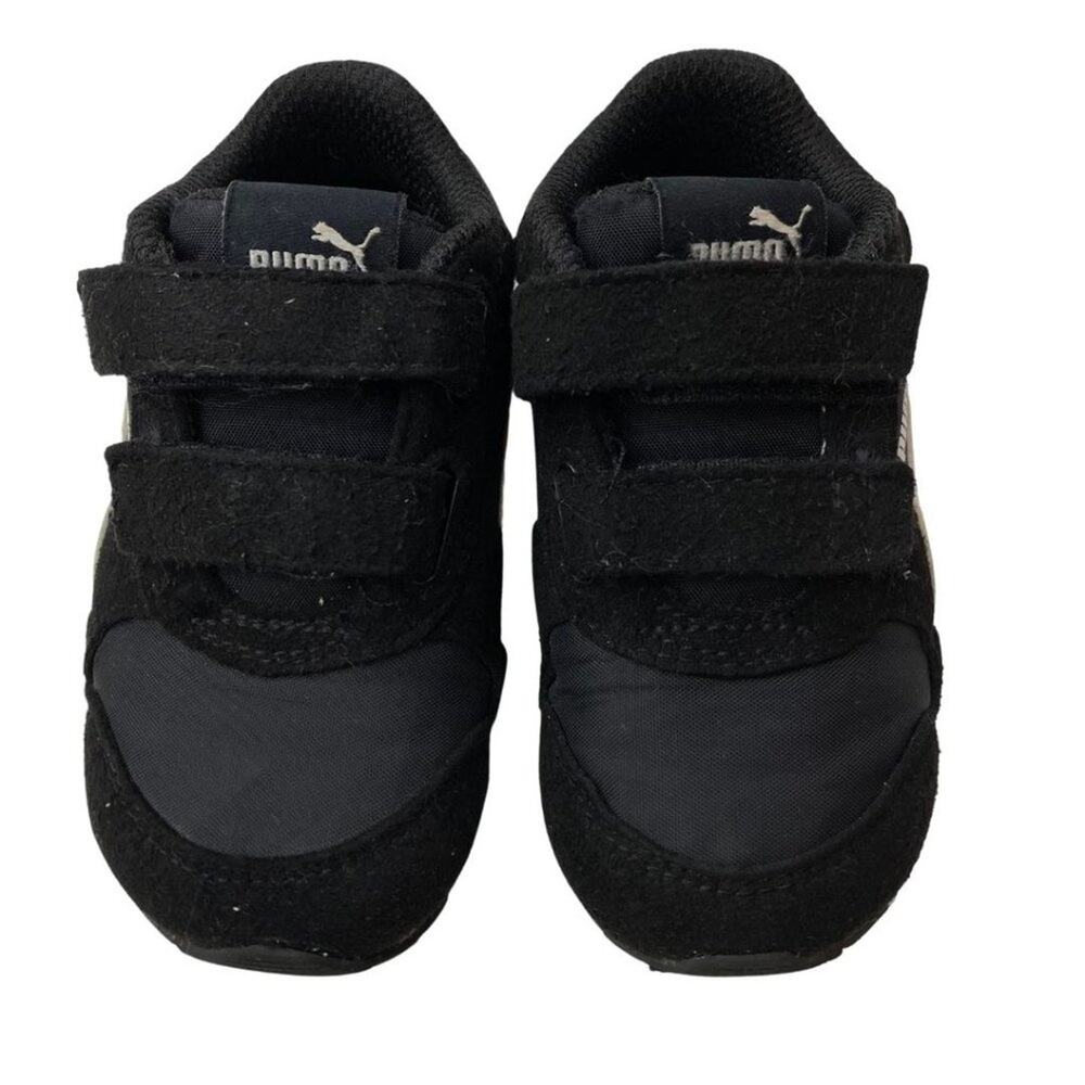 Puma Sneakers in Black. Size 6